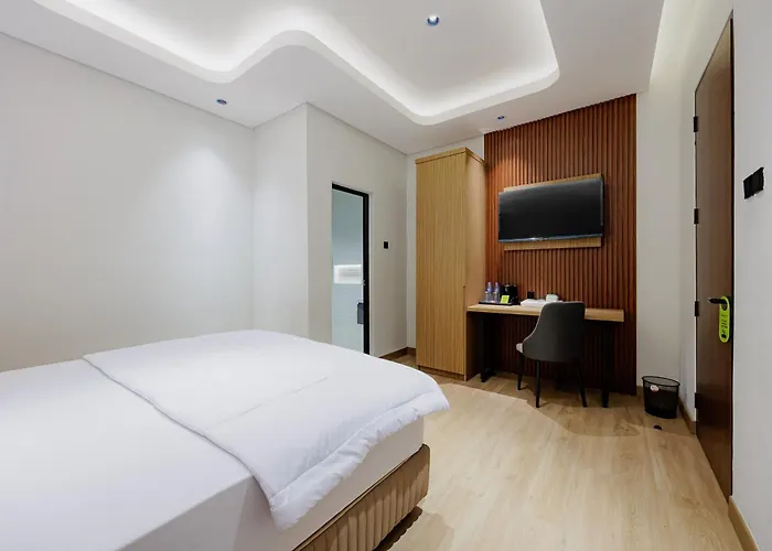 Urbanview Hotel Yampi Jakarta